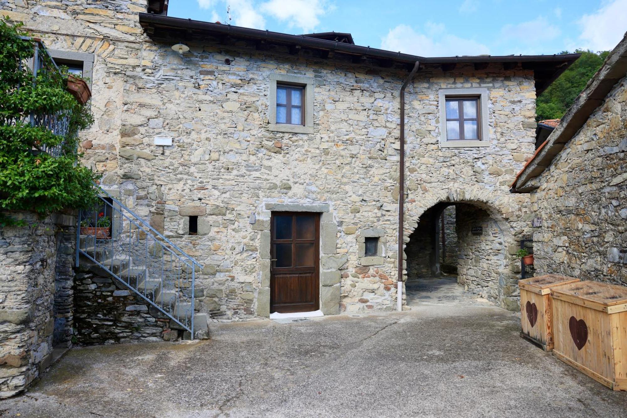 Agriturismo Montagna Verde Apella Licciana Nardi Bagian luar foto